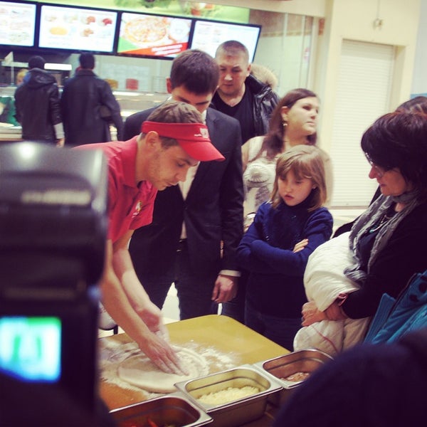 11/6/2014 tarihinde Алексейziyaretçi tarafından Ариба Пицца'de çekilen fotoğraf