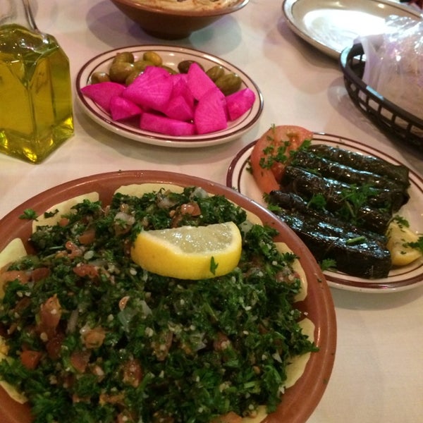 Снимок сделан в Al Natour Middle Eastern Restaurant пользователем H A. 1/21/2014