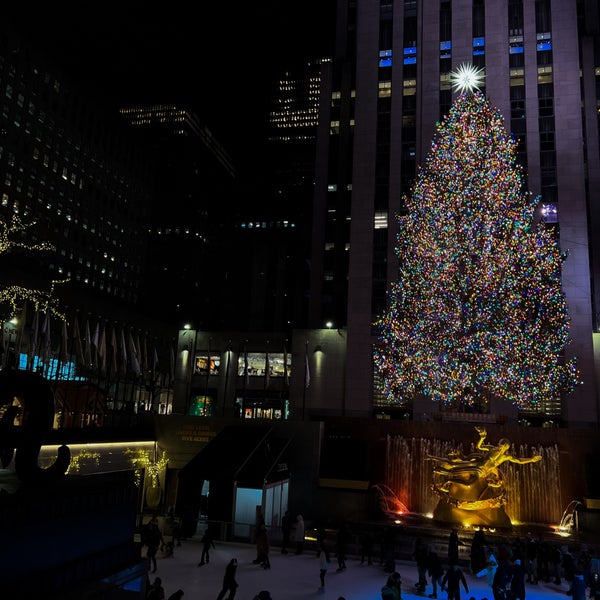 Foto diambil di Rockefeller Plaza oleh Wateen pada 1/1/2024