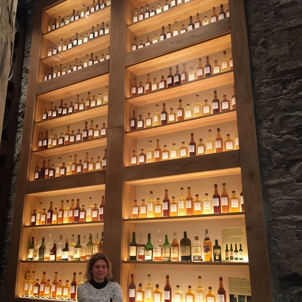 Foto diambil di Jameson Distillery Bow St. oleh Gülçin H. pada 1/24/2018