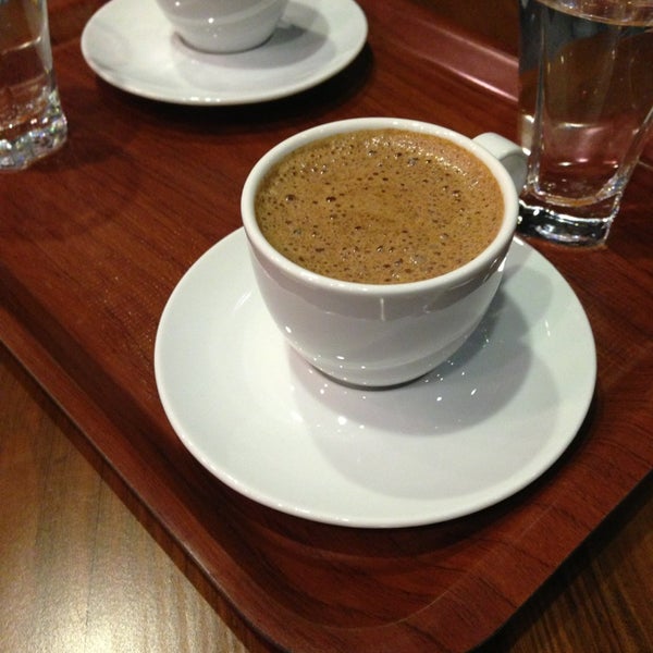 Foto tirada no(a) Mia Coffee por Pinarspage em 11/12/2013