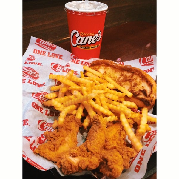 11/7/2014 tarihinde Jamille Mae B.ziyaretçi tarafından Raising Cane&#39;s Chicken Fingers'de çekilen fotoğraf