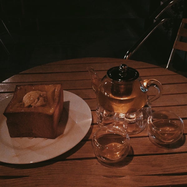 รูปภาพถ่ายที่ Serenade Coffee Bar &amp; Desserts โดย Jamille Mae B. เมื่อ 3/5/2015
