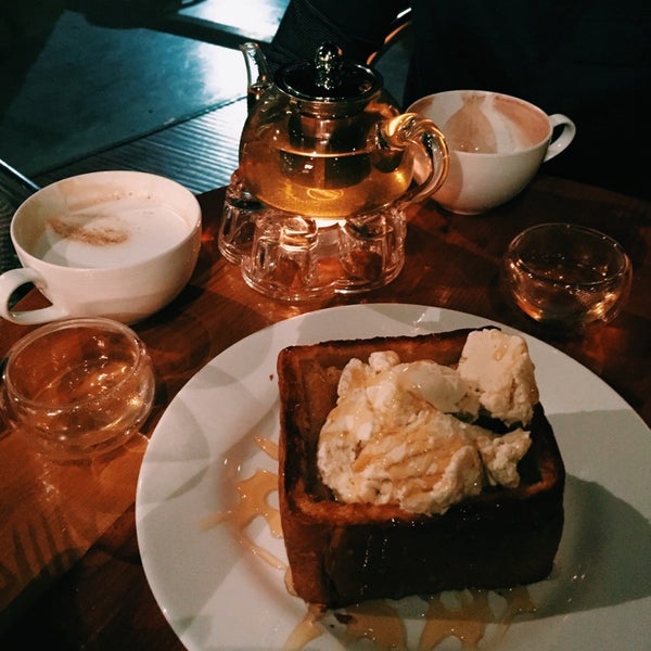 Photo taken at Serenade Coffee Bar &amp; Desserts by Jamille Mae B. on 11/18/2014