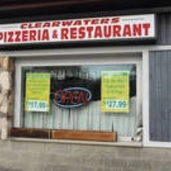 Foto diambil di Clearwater&#39;s Pizzeria oleh John D. pada 1/3/2013