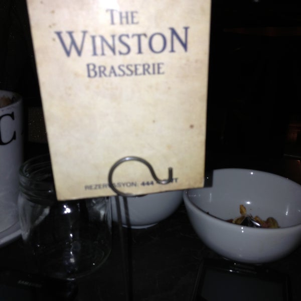 รูปภาพถ่ายที่ The Winston Brasserie โดย Öznur เมื่อ 4/13/2013