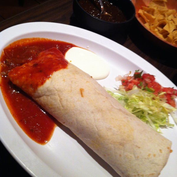 รูปภาพถ่ายที่ The Great Burrito โดย Shiri D. เมื่อ 3/27/2013