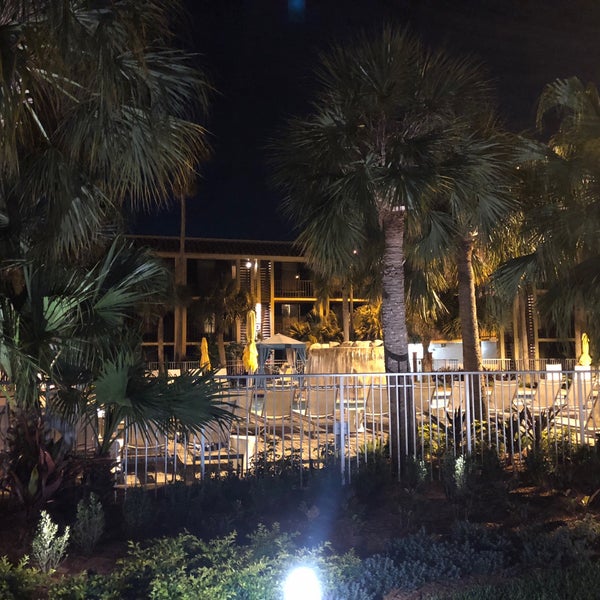 รูปภาพถ่ายที่ DoubleTree by Hilton Hotel Orlando at SeaWorld โดย Enrique G. เมื่อ 3/7/2018