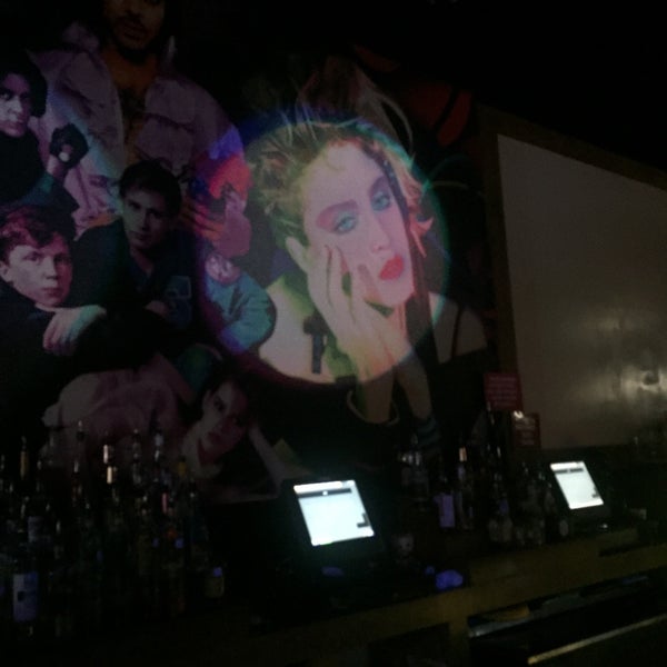 Foto diambil di Deloreans 80s Bar oleh Enrique G. pada 9/17/2017