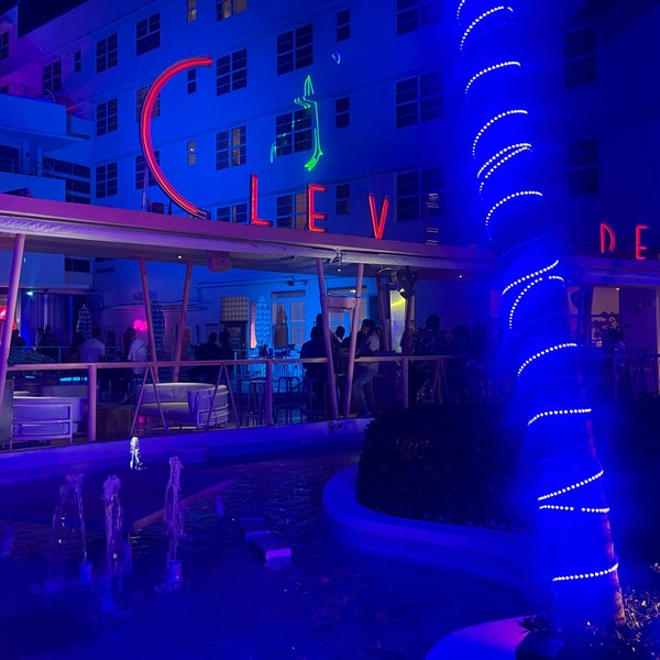 Foto tirada no(a) Clevelander South Beach Hotel and Bar por Enrique G. em 7/24/2022