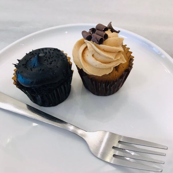 finally  checked out this place. Got two mini cupcakes, one is triple chocolate, the other is chocolate peanut butter. It’s really good, moist texture.