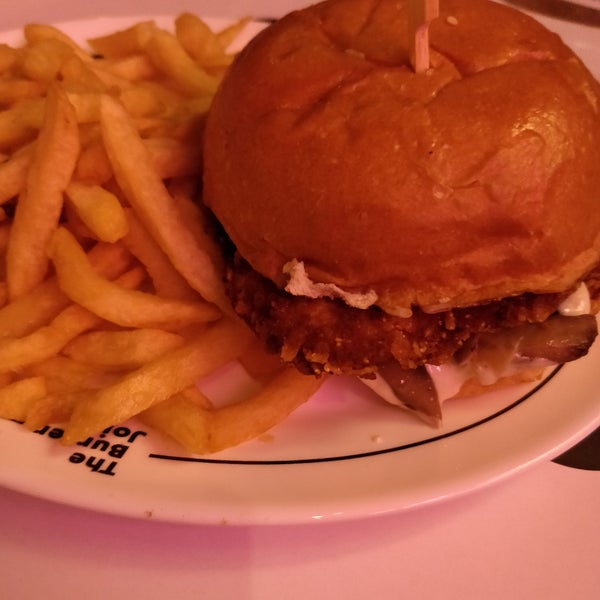 Das Foto wurde bei The Burger Joint von Konstantinos am 10/26/2019 aufgenommen