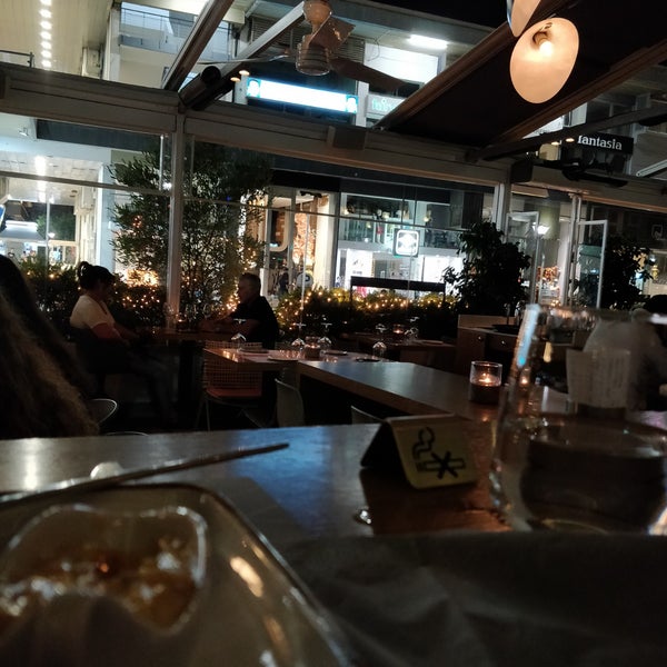Foto scattata a Arch Cafe Eaterie da Konstantinos il 7/22/2019