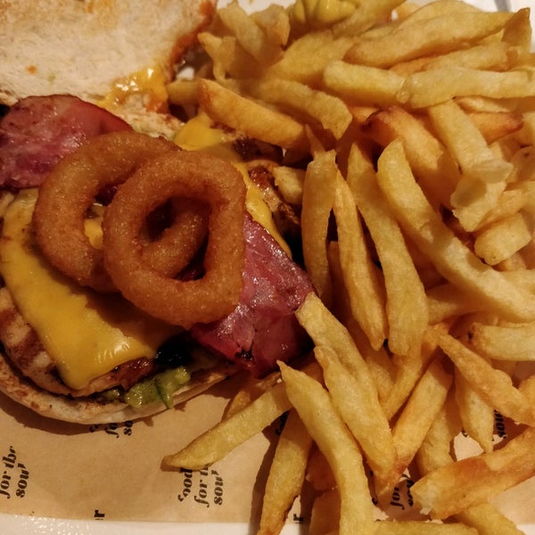 Foto scattata a The Burger Joint da Konstantinos il 1/18/2020