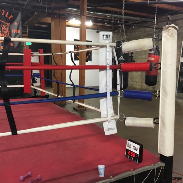 Foto tomada en Seattle Boxing Gym  por Ahmad C. el 4/16/2016