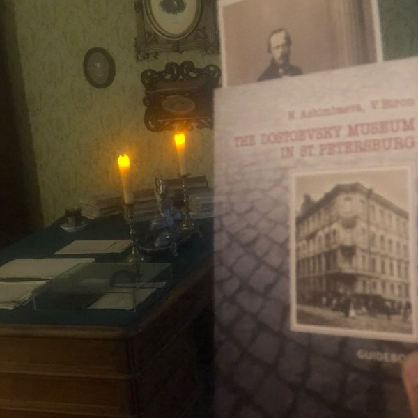 Foto diambil di Dostoevsky Museum oleh Dr. Maşuk Cahit U. pada 10/6/2021