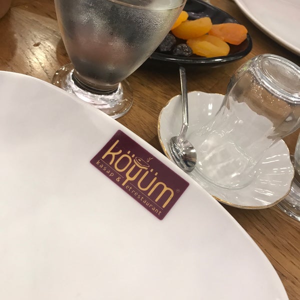 Das Foto wurde bei Köyüm Kasap &amp; Et Restaurant von Selin🌸 A. am 6/17/2017 aufgenommen