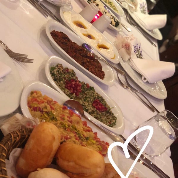 Foto scattata a Zarifi Restaurant da Selin🌸 A. il 4/13/2019
