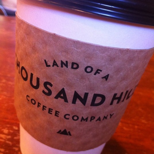 Photo prise au Land of a Thousand Hills Coffee par Jesse S. le11/13/2012