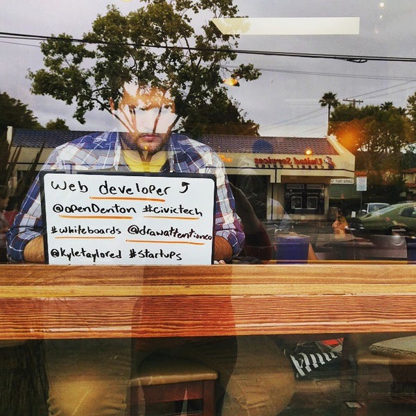 5/18/2015 tarihinde Kyle T.ziyaretçi tarafından Zocalo Coffeehouse'de çekilen fotoğraf