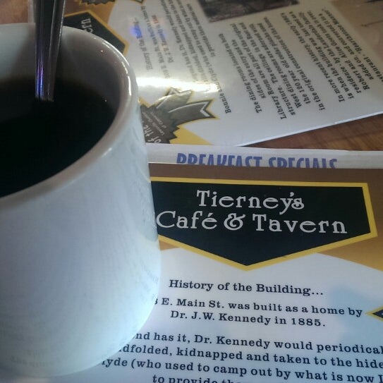 Photo prise au Tierney&#39;s Cafe &amp; Tavern par Kyle T. le7/10/2013