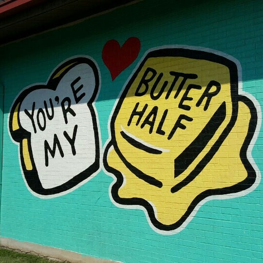10/11/2015에 Kyle T.님이 You&#39;re My Butter Half (2013) mural by John Rockwell and the Creative Suitcase team에서 찍은 사진