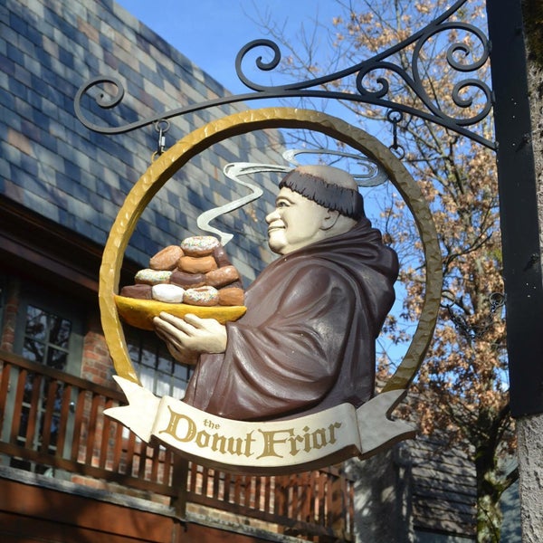 4/24/2015에 Margie H.님이 Donut Friar에서 찍은 사진