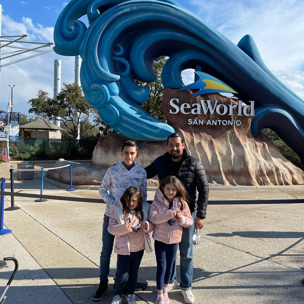 รูปภาพถ่ายที่ SeaWorld San Antonio โดย Alberto S. เมื่อ 12/21/2021