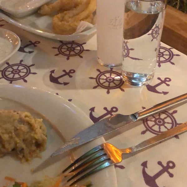 Das Foto wurde bei Poyraz Capari Restaurant von BurcaK Gül . am 10/9/2022 aufgenommen