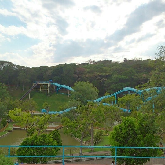 Das Foto wurde bei Parque Acuático Ixtapan de la Sal von Cesar R. am 5/17/2014 aufgenommen