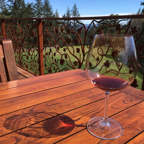 Снимок сделан в Fort Ross Vineyard пользователем Teresa H. 3/11/2017