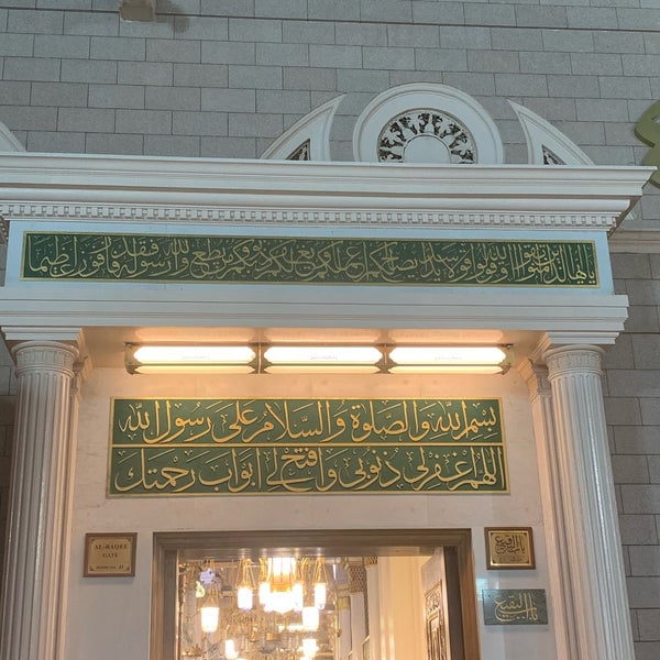 Photo taken at قبر الرسول صلى الله عليه وسلم Tomb of the Prophet (peace be upon him) by WA on 5/6/2022