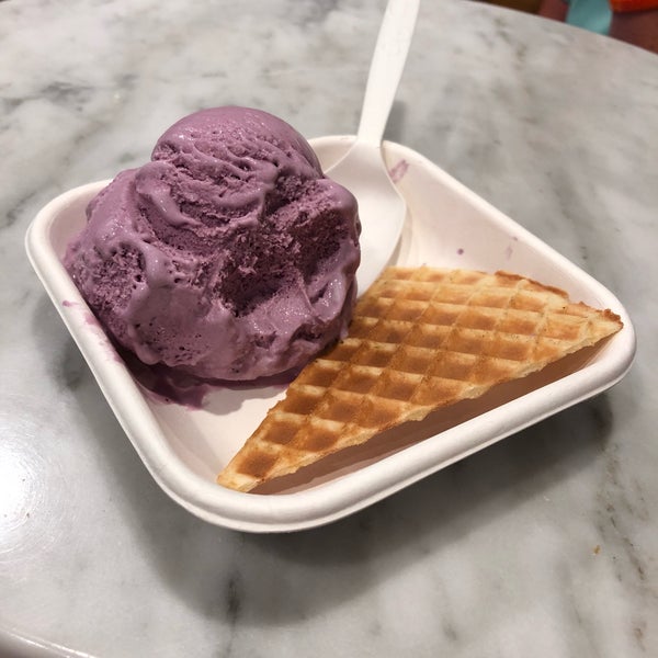Das Foto wurde bei Jeni&#39;s Splendid Ice Creams von tate b. am 6/15/2018 aufgenommen