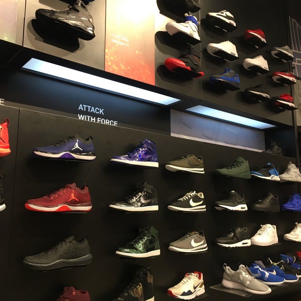 nike store up town center
