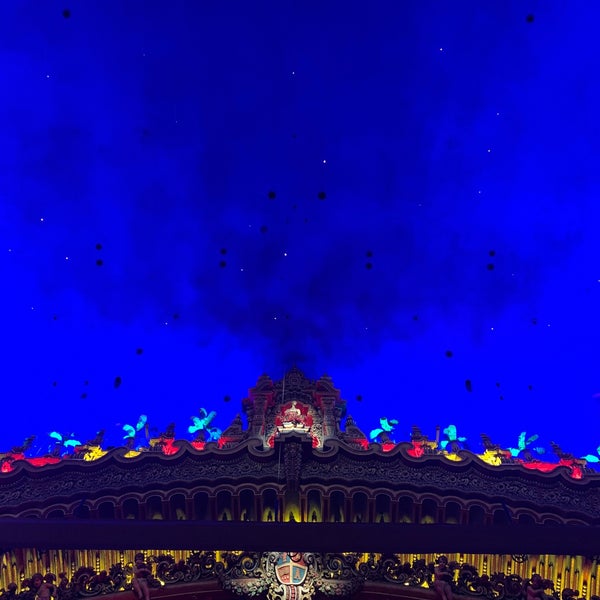 Foto diambil di The Majestic Theatre oleh Андрей Г. pada 12/30/2022