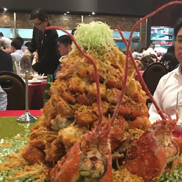 They don't accept credit so bring enough cash or debit! This spectacular Lobster mountain is tasty too. Food is quite fatty so recommend to eat with ginger pickles.