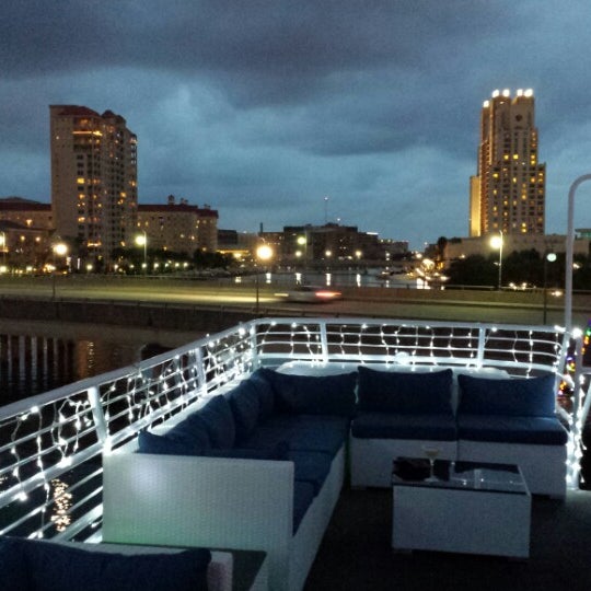 Das Foto wurde bei Yacht StarShip Dining Cruises von Teresa D. am 12/28/2013 aufgenommen