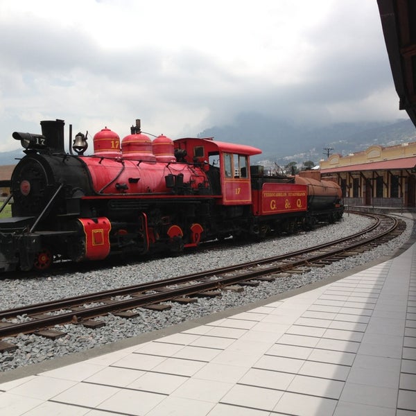 รูปภาพถ่ายที่ Estación de Tren Chimbacalle โดย Mauricio G. เมื่อ 3/17/2013