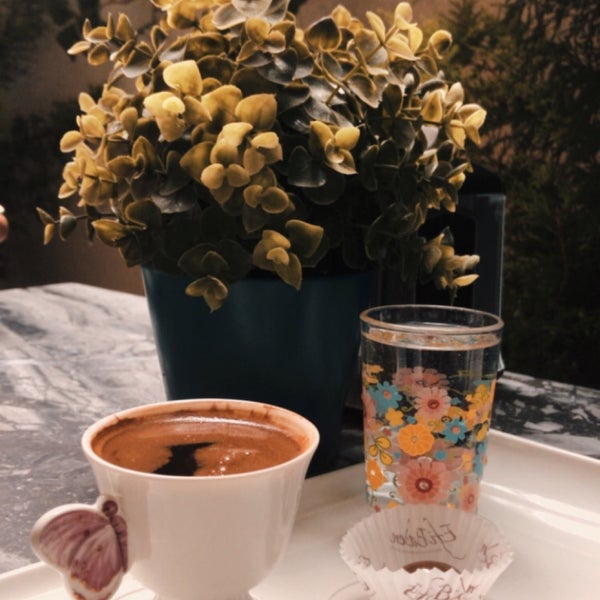 Foto tirada no(a) Meydani Cafe &amp; Pastane por Gül em 6/15/2021