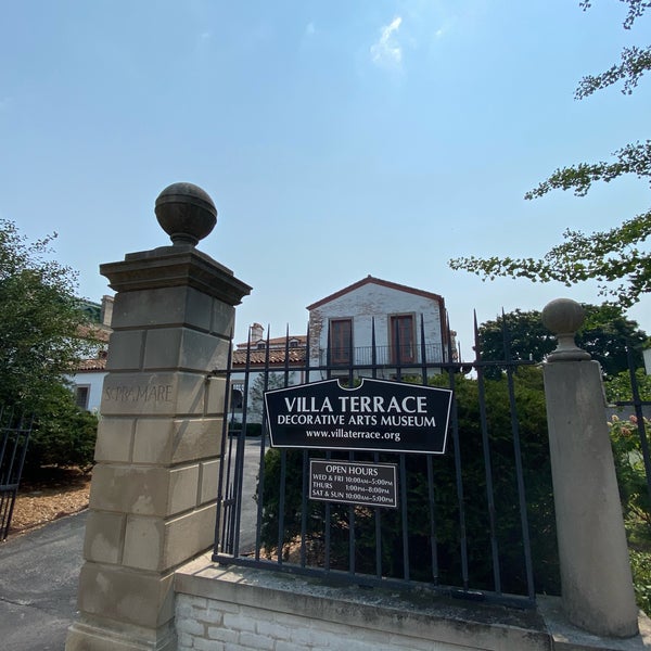 รูปภาพถ่ายที่ Villa Terrace Art Museum โดย Veronica D. เมื่อ 8/4/2021