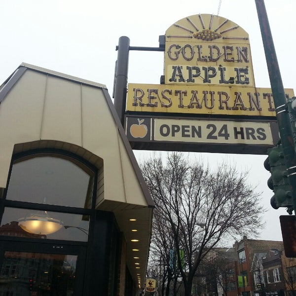 Foto tirada no(a) Golden Apple Grill &amp; Breakfast House por Veronica D. em 4/11/2013
