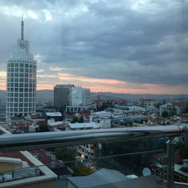 รูปภาพถ่ายที่ FlatX2 โดย Ayşegül V. เมื่อ 6/15/2013