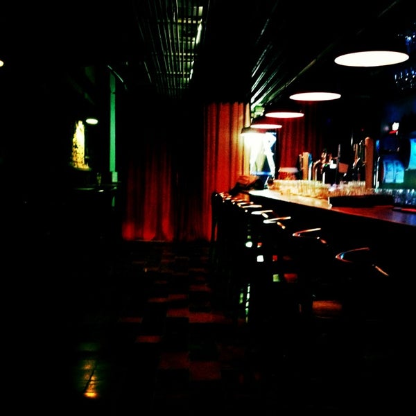 Photo taken at St. George&#39;s Pub by Luiz E. on 10/30/2013