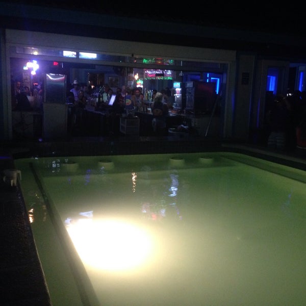 7/4/2016にMiraç A.がThe Float Pool And Patio Barで撮った写真