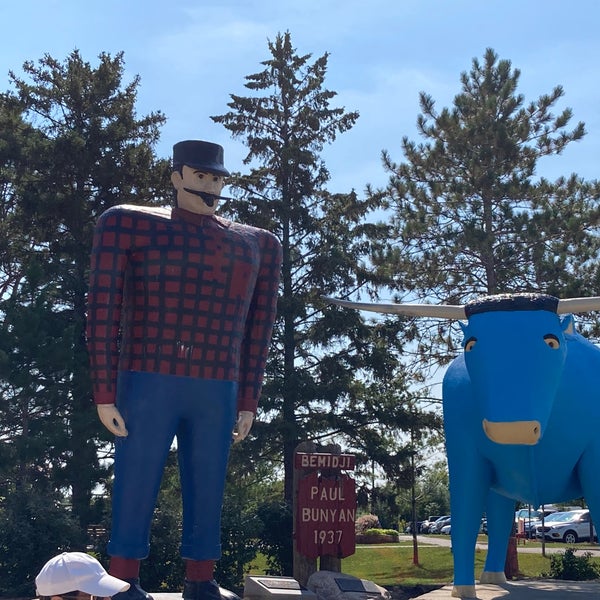 Photo taken at Paul Bunyan &amp; Babe The Blue Ox by Julie I. on 8/26/2022