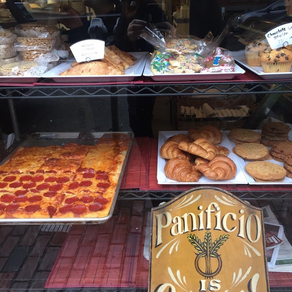 12/18/2016 tarihinde Kelly S.ziyaretçi tarafından Panificio Bistro &amp; Bakery'de çekilen fotoğraf