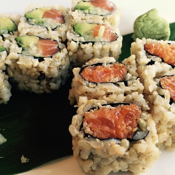 Foto scattata a Umi Sushi da Kelly S. il 10/25/2015
