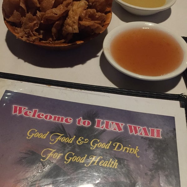 Foto tirada no(a) The Lun Wah Restaurant and Tiki Bar por Kelly S. em 12/23/2016