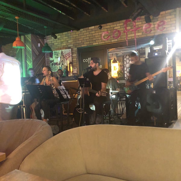 Photo prise au hoUse Lounge Bar par Gulce le10/27/2018