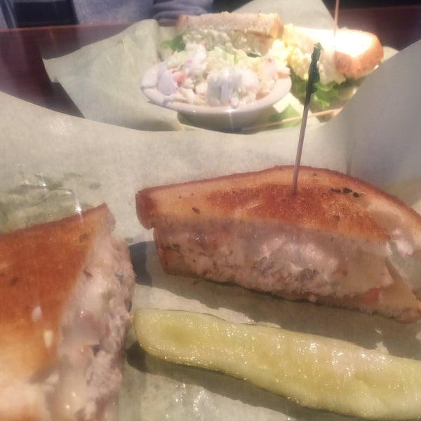 Linn City Pub American Restaurant in Robinwood